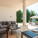 Villa Lola