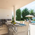 Villa Lola *