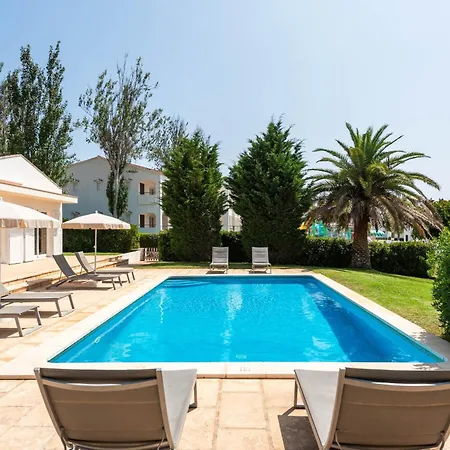 Villa Lola