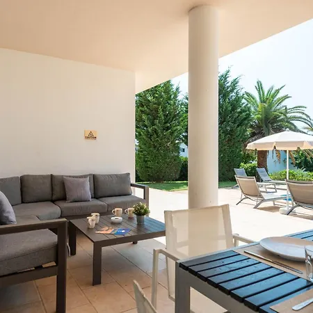 Villa Lola