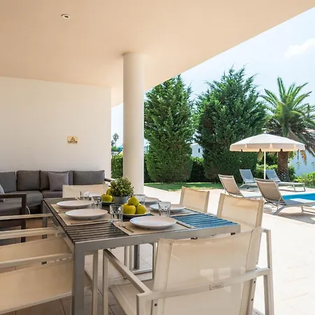 Villa Lola *