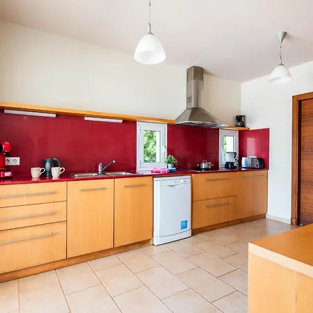 Willa Lola Santo Tomás