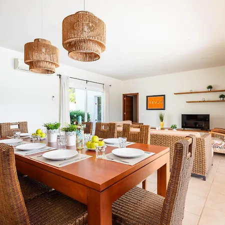Villa Lola
