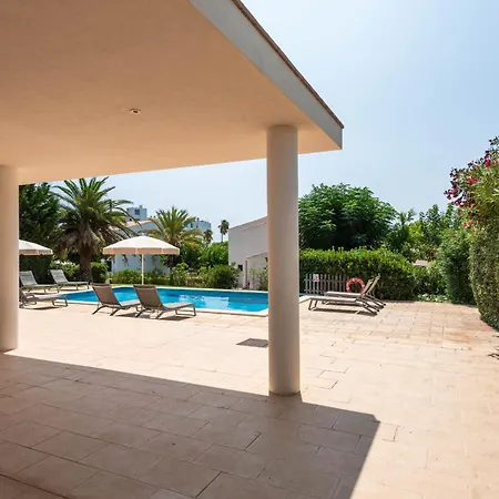 Villa Lola Santo Tomas