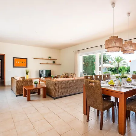 Lola Villa Santo Tomás